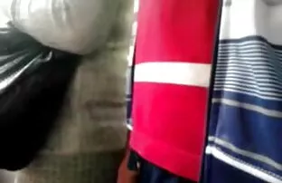 XXX 若い女の子を示す彼女のお尻 サバサバ えろ
