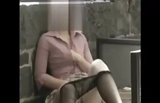 XXX 短い髪の十代は彼女のお尻を伸ばす おんな の えろ